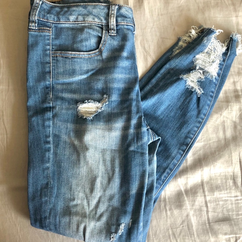 American Eagle Distressed Hi-Rise Jegging